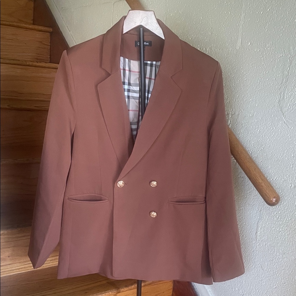 Elegant Tan Double-Breasted Blazer